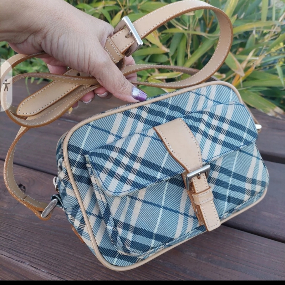 SOLD DO NOT BUY 🚫BURBERRY CAMERA BAG